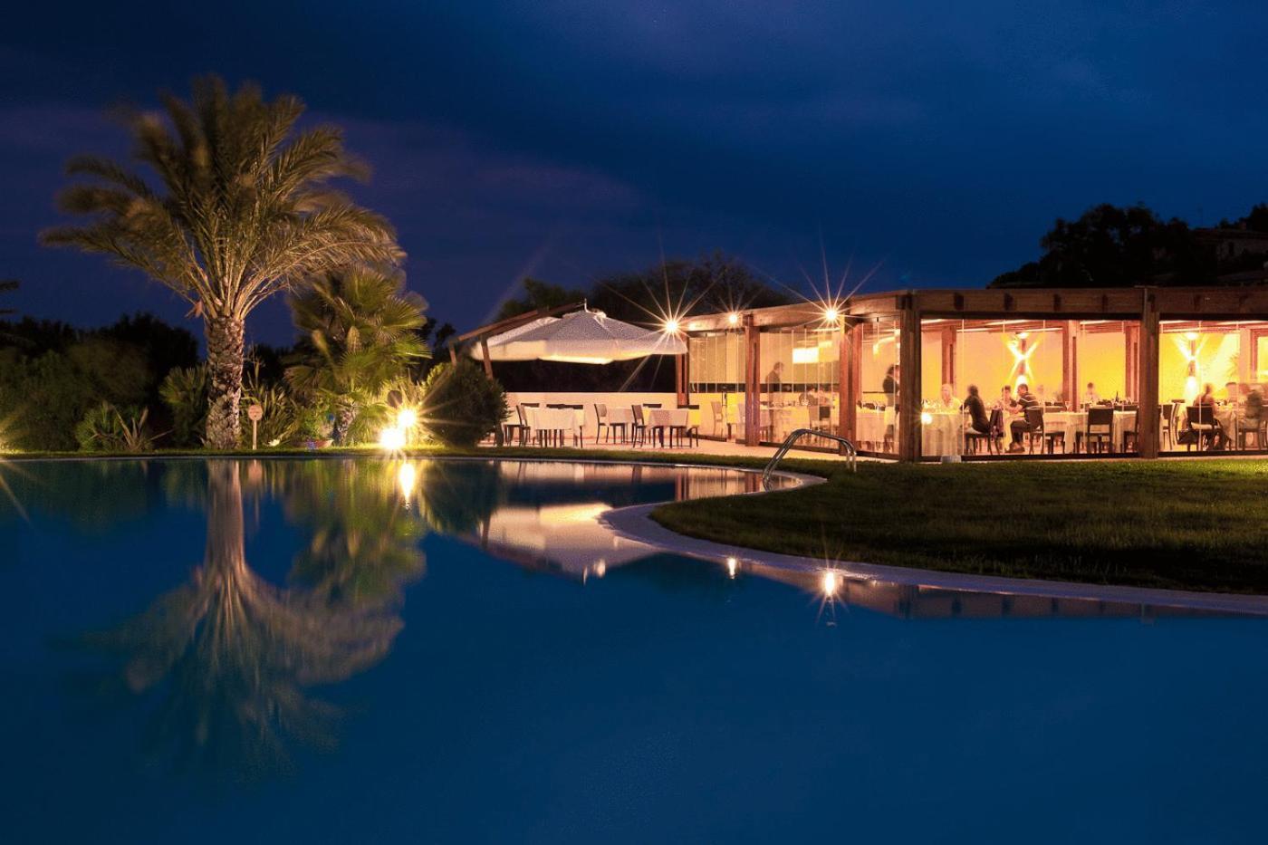 Hotel Aquadulci Chia Exterior foto
